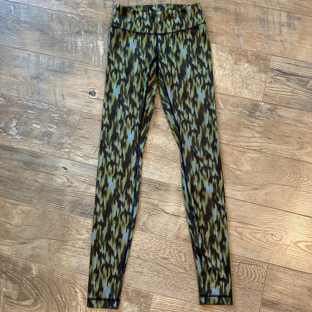 Lululemon Lusche Telemark Almost Pear Inkwell Green Print Leggings., size 2 - Picture 5 of 11